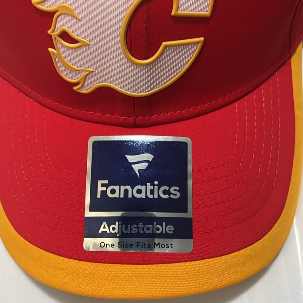 Calgary Flames Fanatics Defender Struct Cap - Picture 4 of 8
